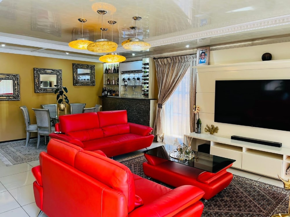 Security complex home let in Arboretum, Richards Bay - 1RY1715947 Security complex home let in Arboretum, Richards Bay - 1RY1715947