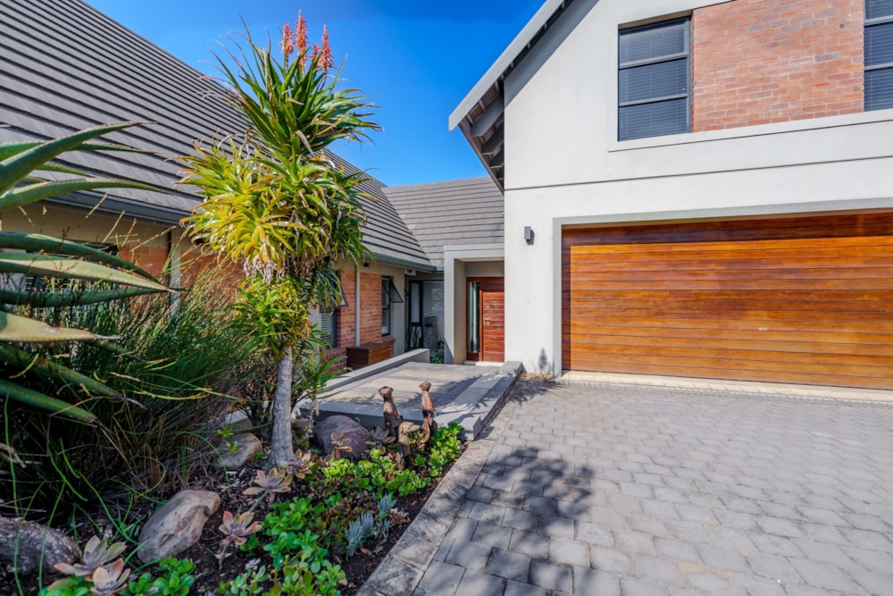 House sold in Cotswold Downs Estate - 1KF1599825