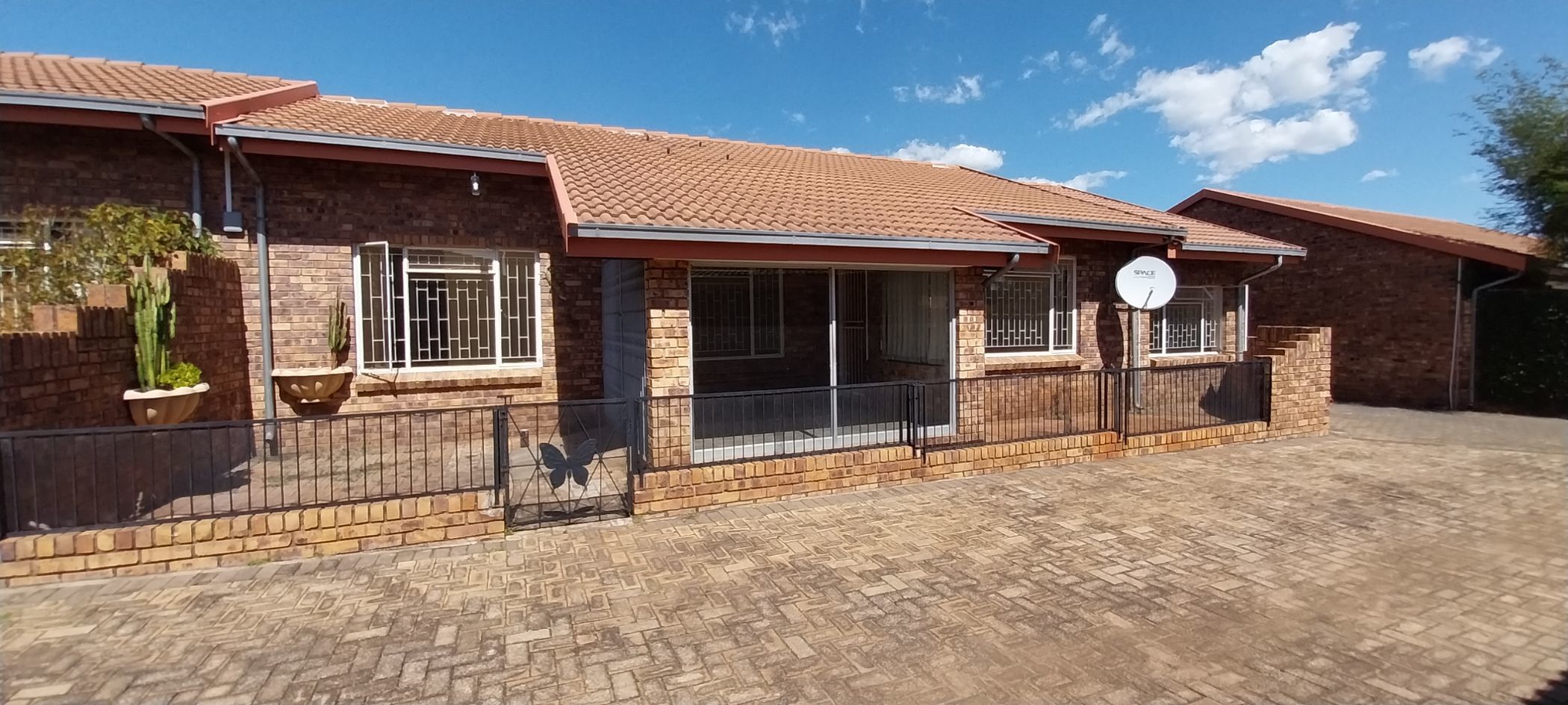 Townhouse to rent in Lydenburg (Mashishing) - 1LY1745509