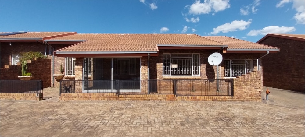 Townhouse to rent in Lydenburg (Mashishing) - 1LY1745509 Townhouse to rent in Lydenburg (Mashishing) - 1LY1745509