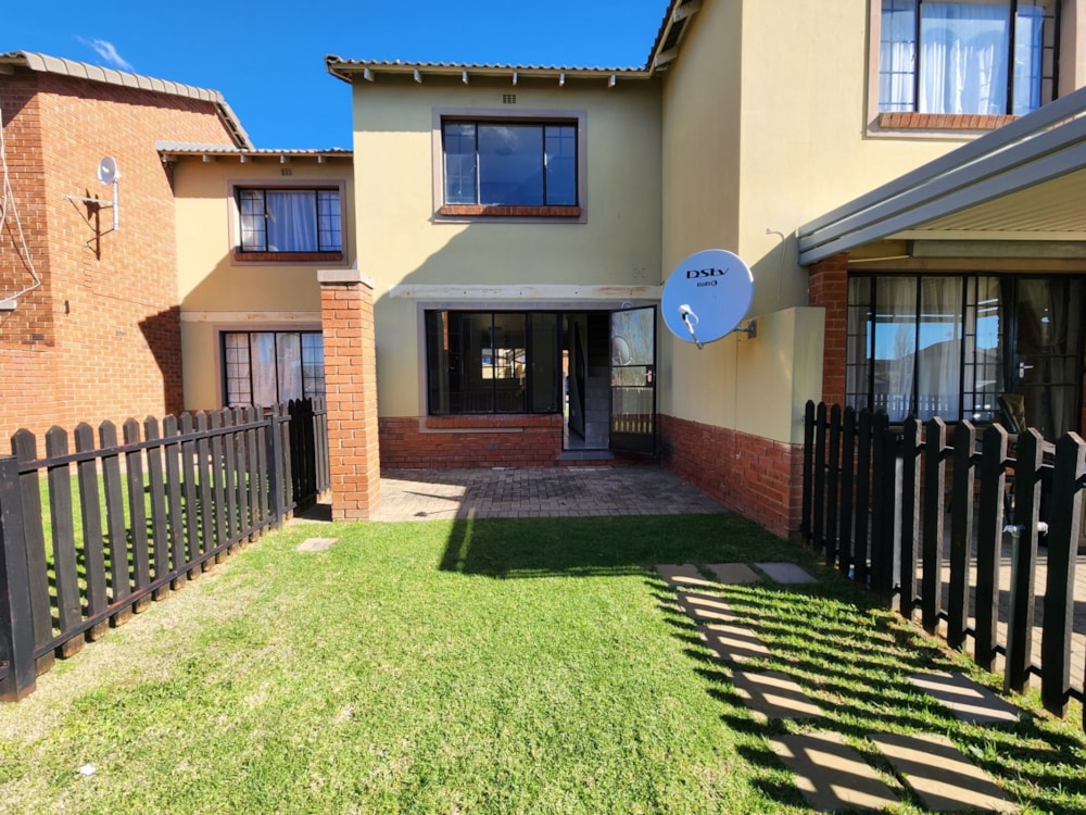 Townhouse for sale in Hillside, Bloemfontein - 1BX1742762