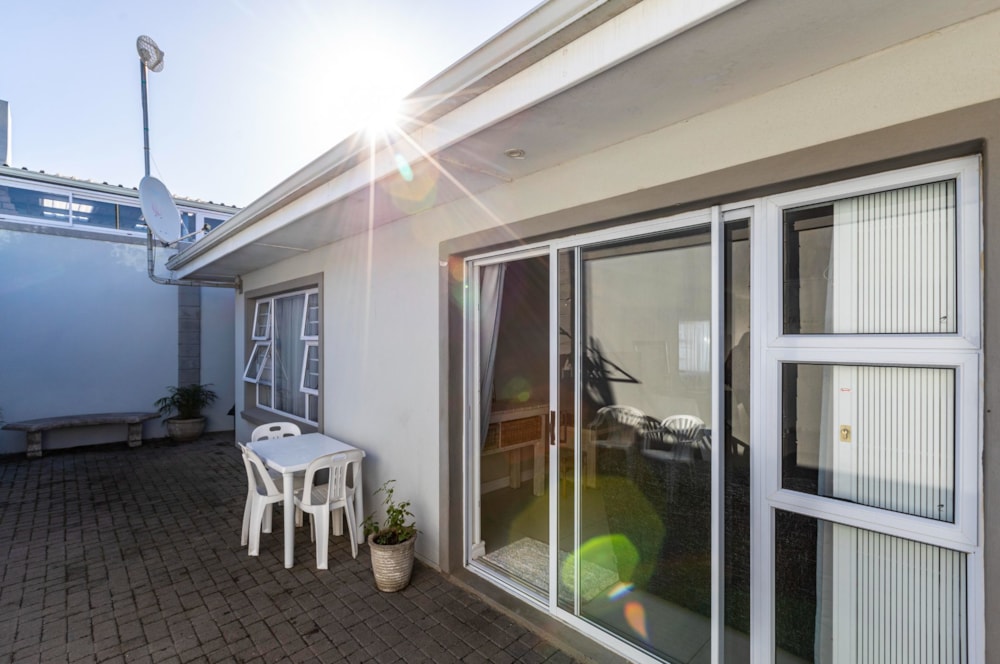 Townhouse for sale in Gonubie - 1ET1616327