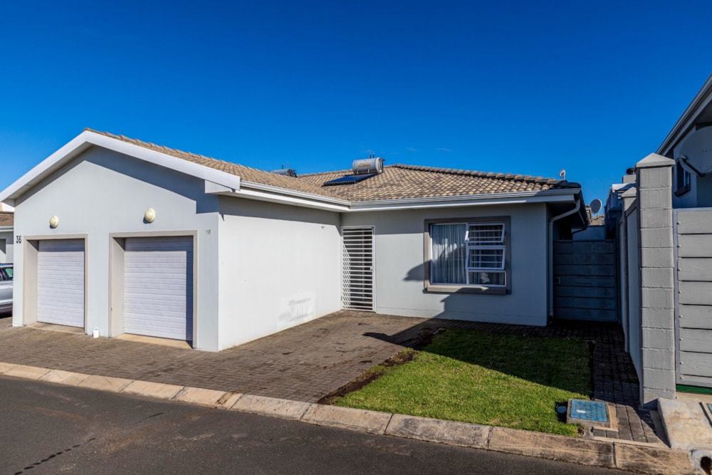 Townhouse for sale in Gonubie - 1ET1616327