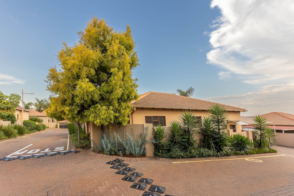 Security complex home for sale in Chancliff Ridge - 1KR1734130 Security complex home for sale in Chancliff Ridge - 1KR1734130