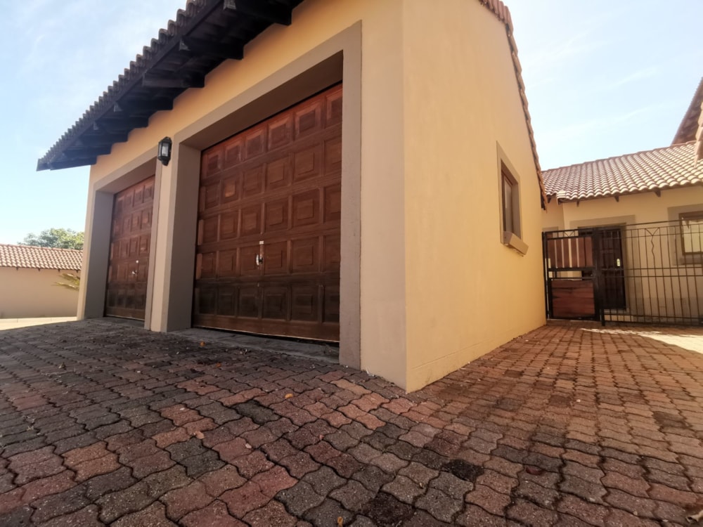 Townhouse for sale in Bendor Park - 1PS1696943 Townhouse for sale in Bendor Park - 1PS1696943