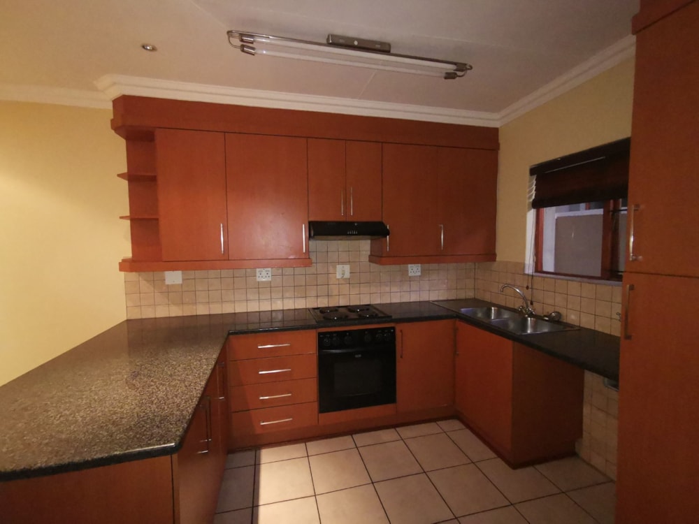 Townhouse for sale in Bendor Park - 1PS1696943 Townhouse for sale in Bendor Park - 1PS1696943