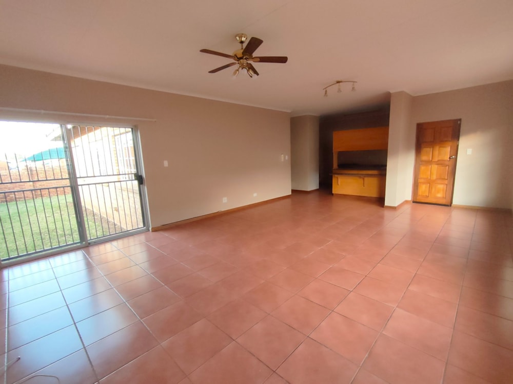 Townhouse to rent in Bendor Park - 1PS1720345 Townhouse to rent in Bendor Park - 1PS1720345