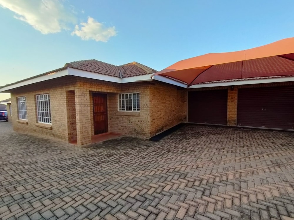 Townhouse to rent in Bendor Park - 1PS1720345 Townhouse to rent in Bendor Park - 1PS1720345