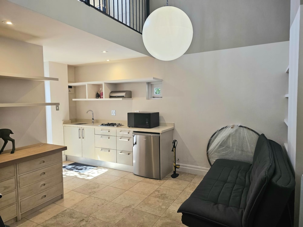 Cottage to rent in Parktown North - JBL1726685