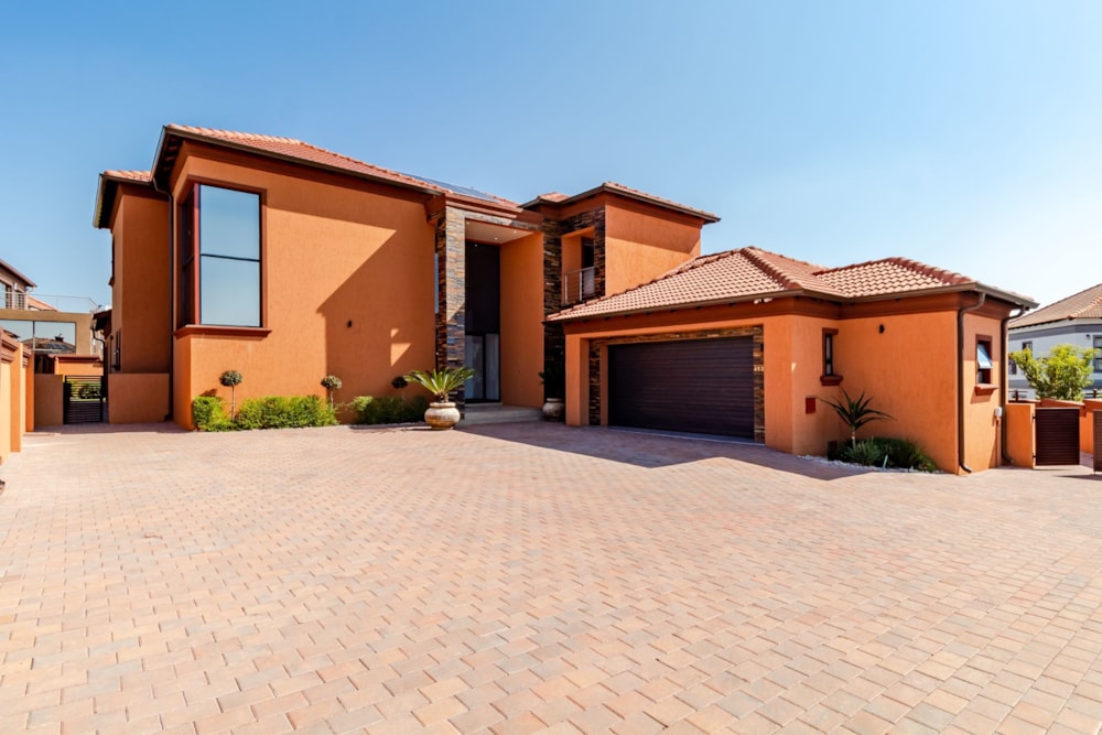 House sold in Blue Valley Golf Estate - CN1613276 House sold in Blue Valley Golf Estate - CN1613276