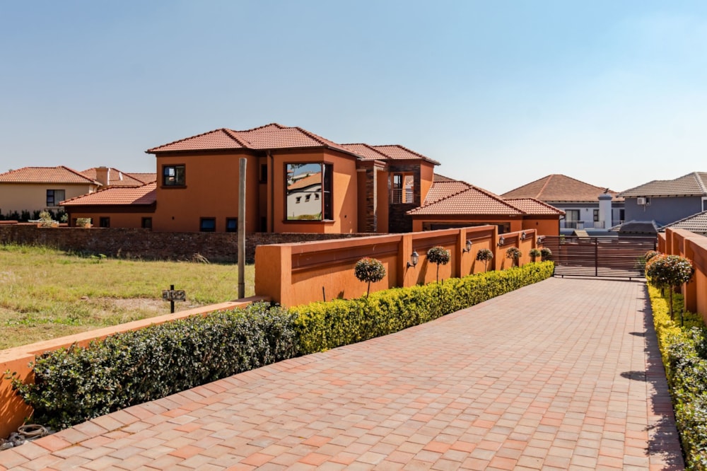 House sold in Blue Valley Golf Estate - CN1613276 House sold in Blue Valley Golf Estate - CN1613276