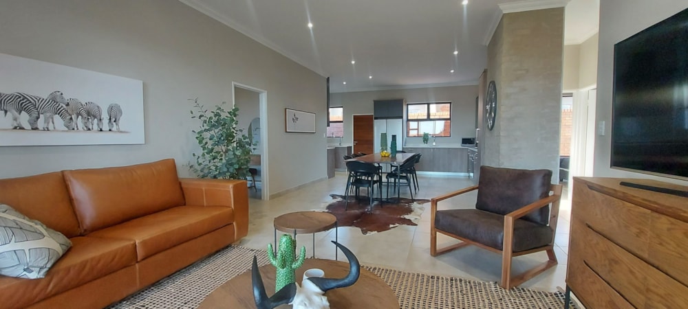 Security complex home for sale in Six Fountains - PT1614744