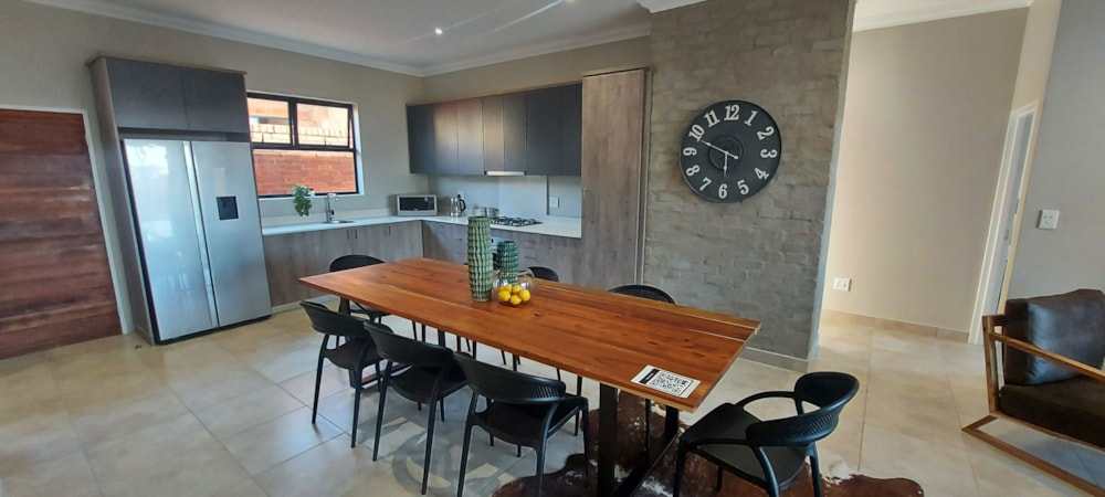 Security complex home for sale in Six Fountains - PT1614744