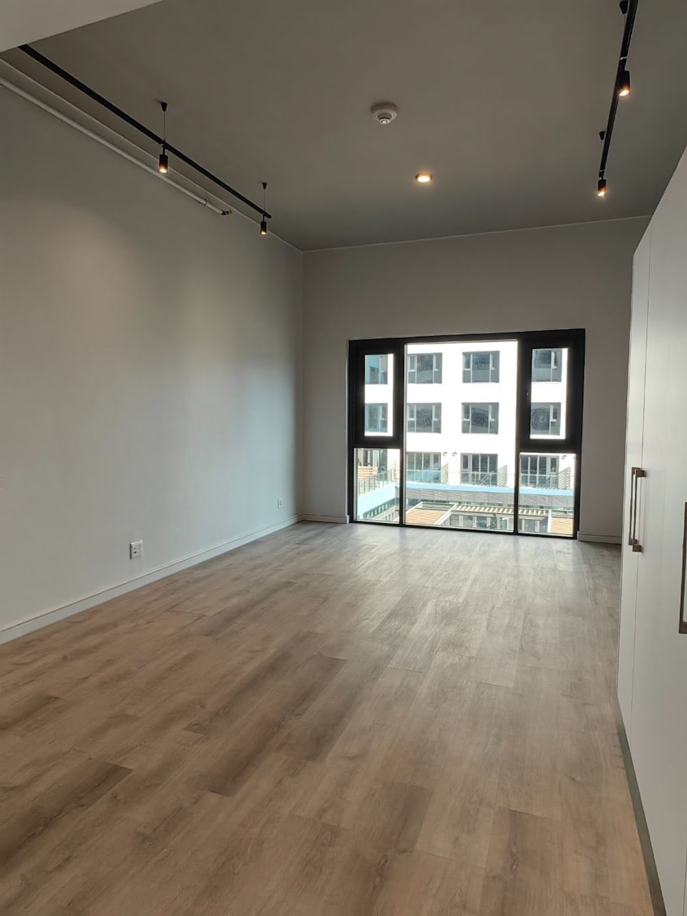 Bachelor apartment let in Foreshore - CBL1689922 Bachelor apartment let in Foreshore - CBL1689922