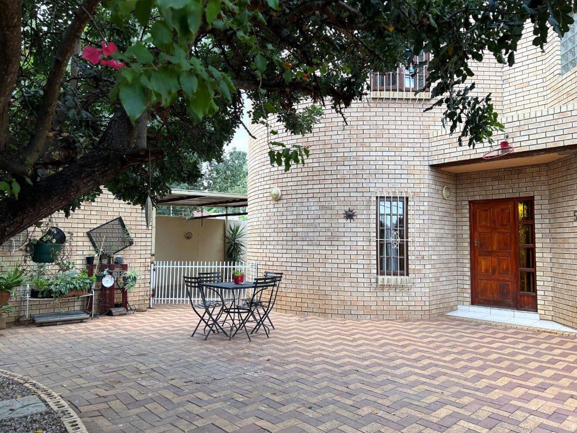 Townhouse let in Broadhurst, Botswana - 3BO1693481