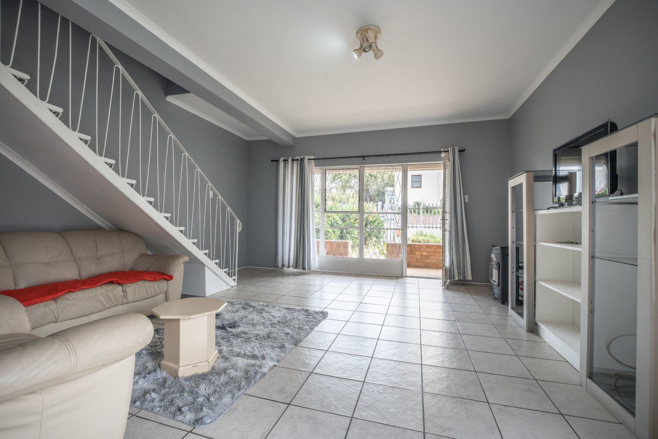 Double-storey apartment for sale in Grahamstown Central (Makhanda Central)  - 1GC1614256