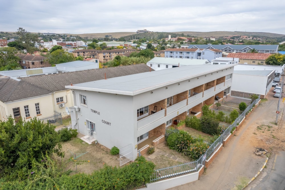 Double-storey apartment for sale in Grahamstown Central (Makhanda Central)  - 1GC1614256