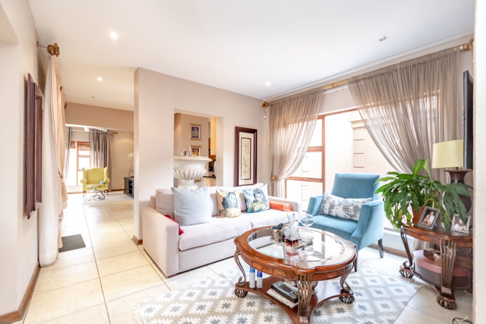 Double-storey cluster for sale in Bedfordview Area - BED1617298 Double-storey cluster for sale in Bedfordview Area - BED1617298