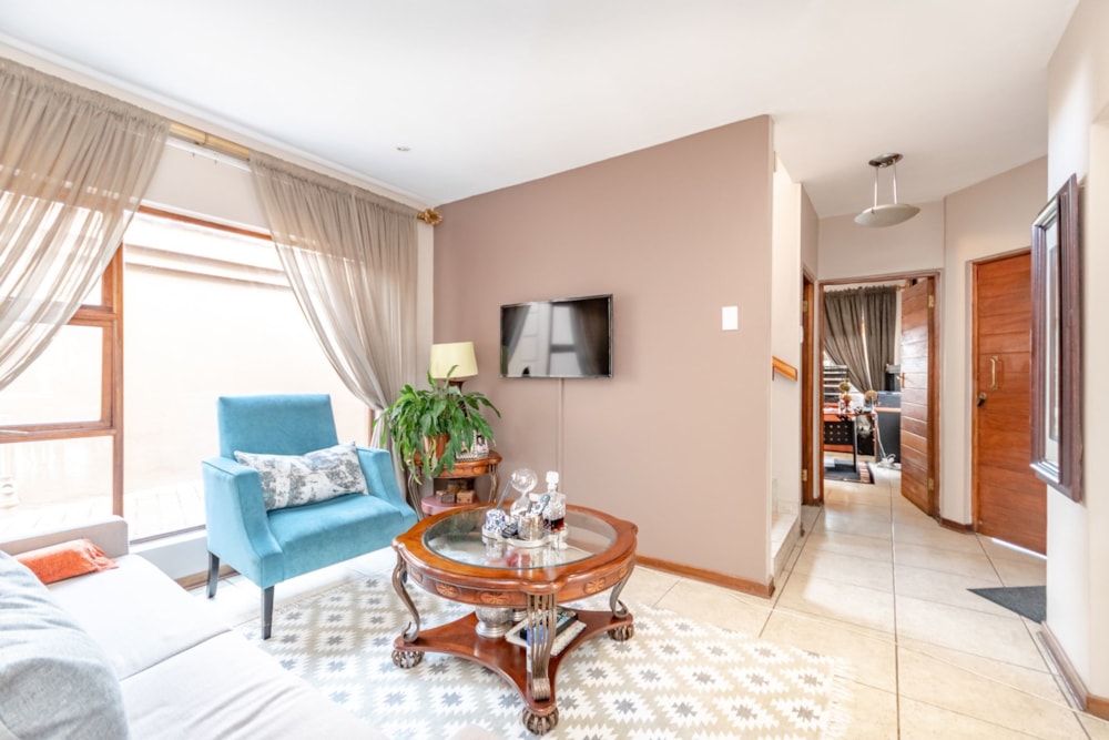 Double-storey cluster for sale in Bedfordview Area - BED1617298 Double-storey cluster for sale in Bedfordview Area - BED1617298