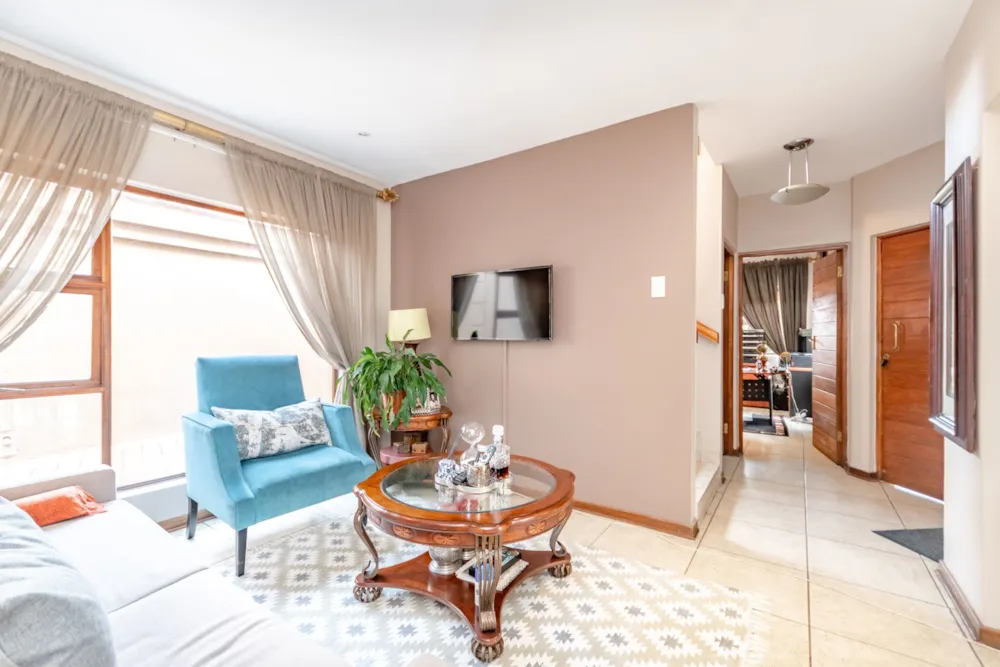 Double-storey cluster for sale in Bedfordview Area - BED1617298 Double-storey cluster for sale in Bedfordview Area - BED1617298