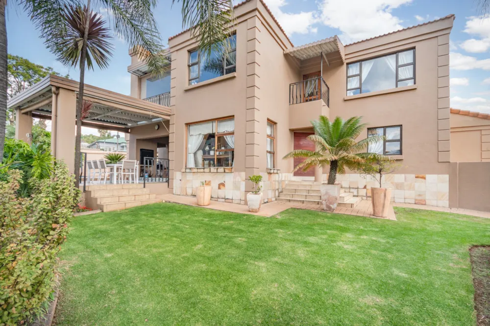Double-storey cluster for sale in Bedfordview Area - BED1617298 Double-storey cluster for sale in Bedfordview Area - BED1617298