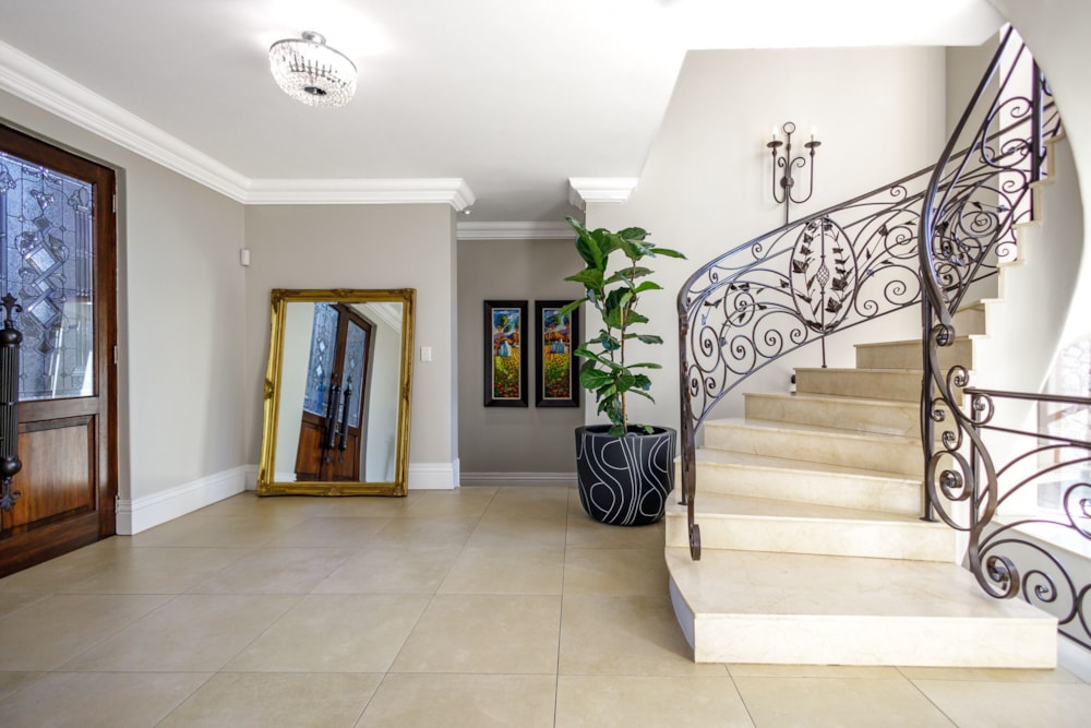 House sold in Lakefield - EN1669727