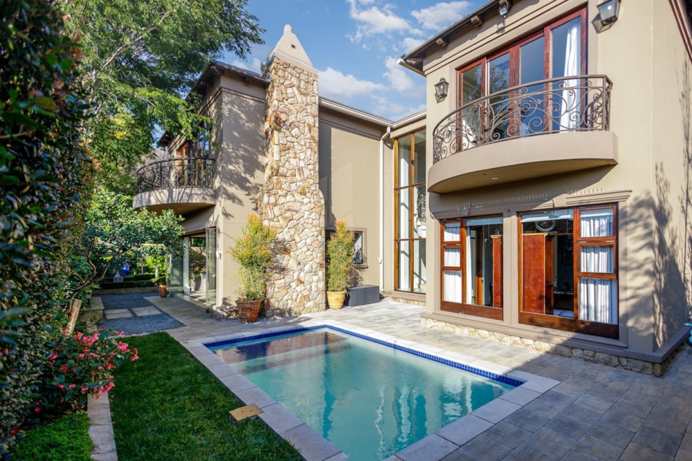 House sold in Lakefield - EN1669727