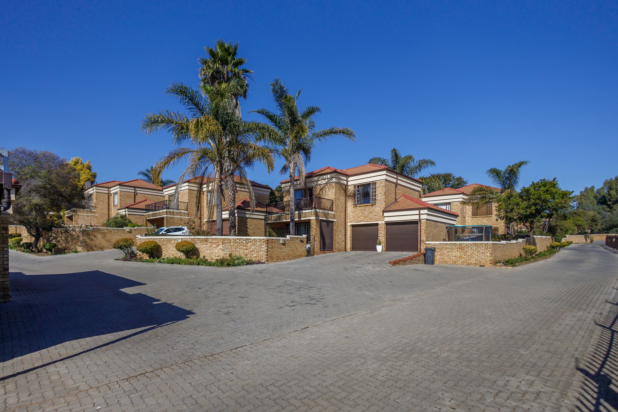 Townhouse for sale in Radiokop - RAN1616968