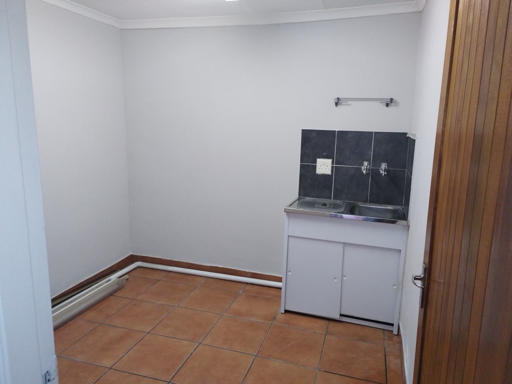 Commercial office to rent in White River - 1WR1734905