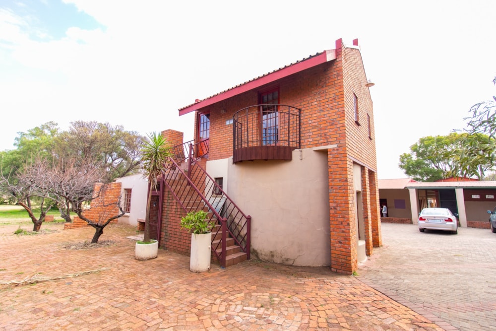 Smallholding for sale in Bains Vlei - 1BX1486283 Smallholding for sale in Bains Vlei - 1BX1486283