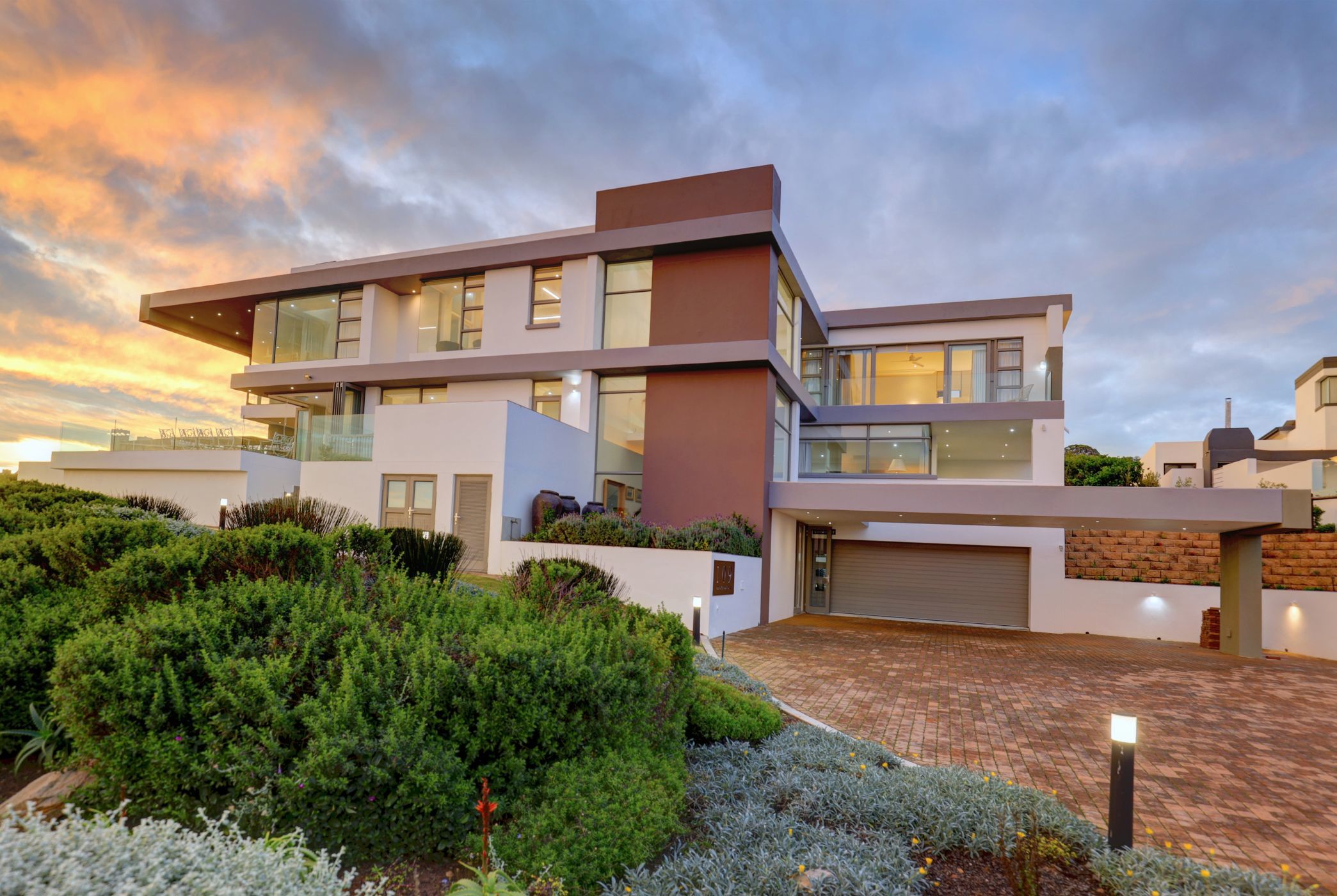 House for sale in Pinnacle Point Golf Estate - 1MB1617436