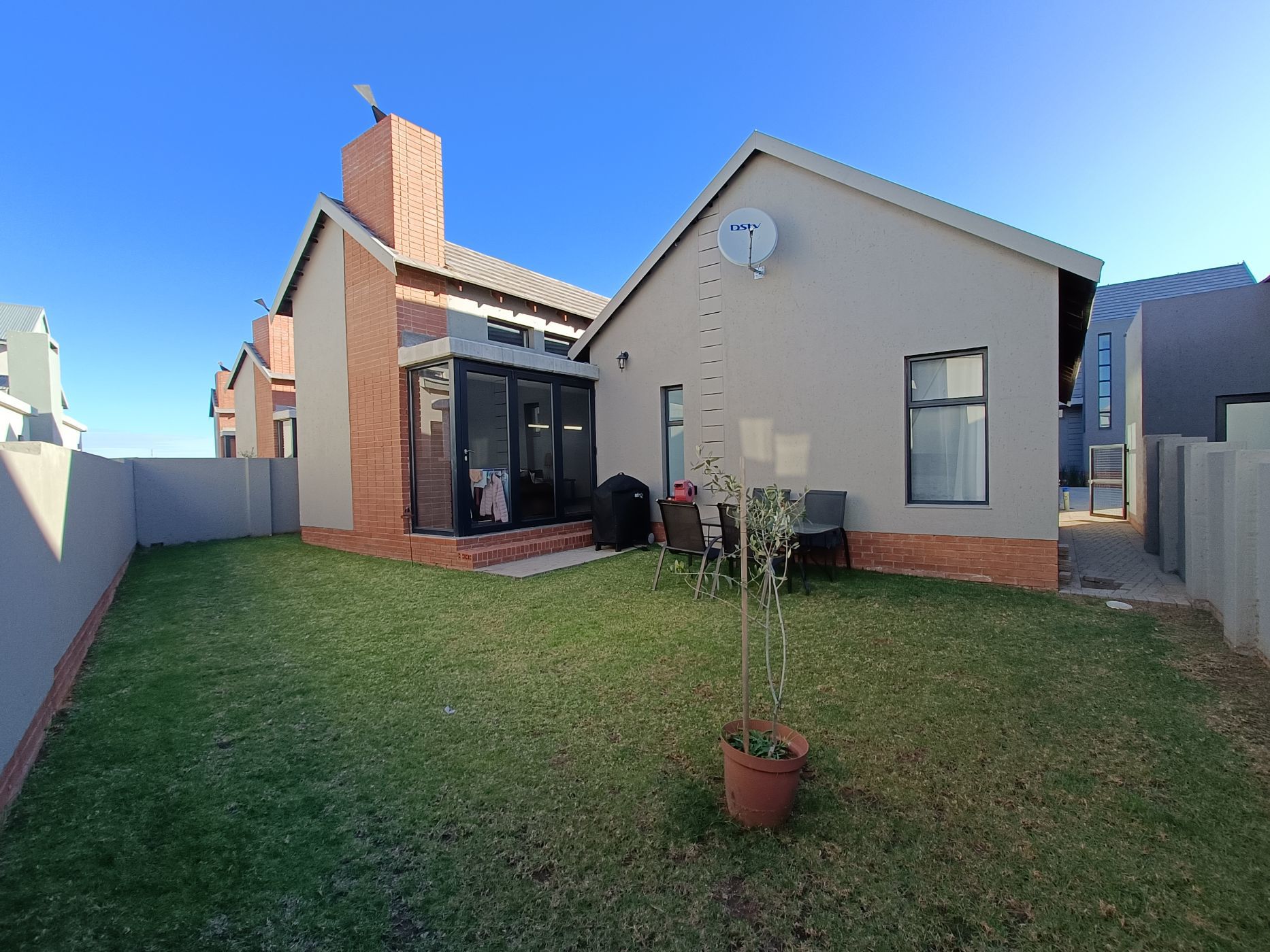 Townhouse for sale in Woodland Hills Bergendal - 1BX1726414