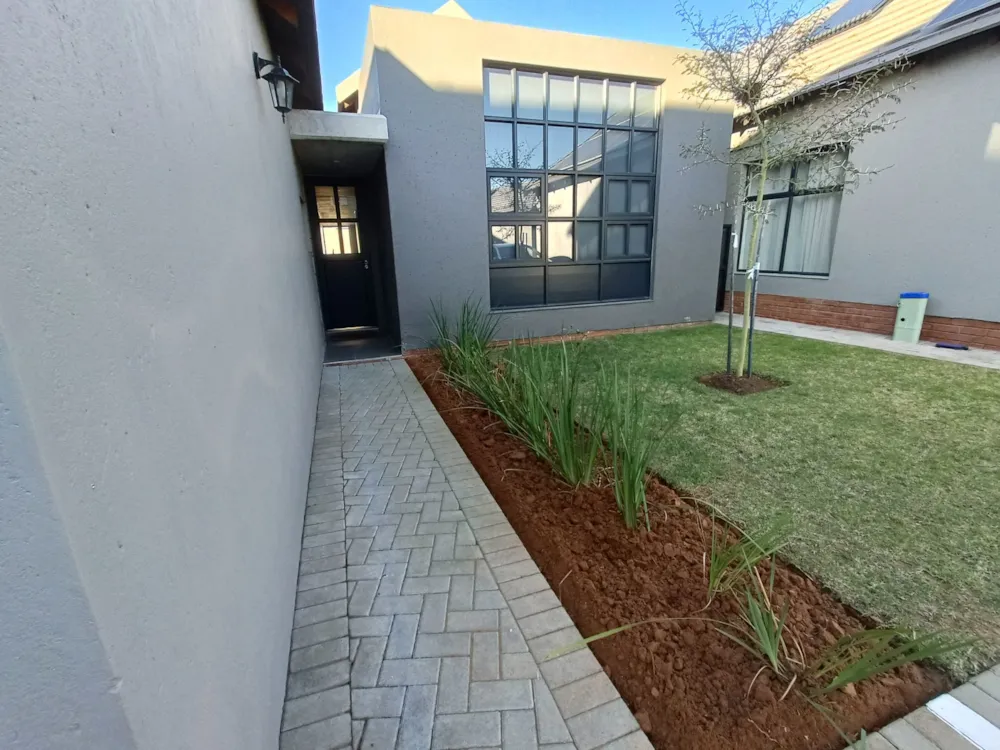 Townhouse for sale in Woodland Hills Bergendal - 1BX1726414