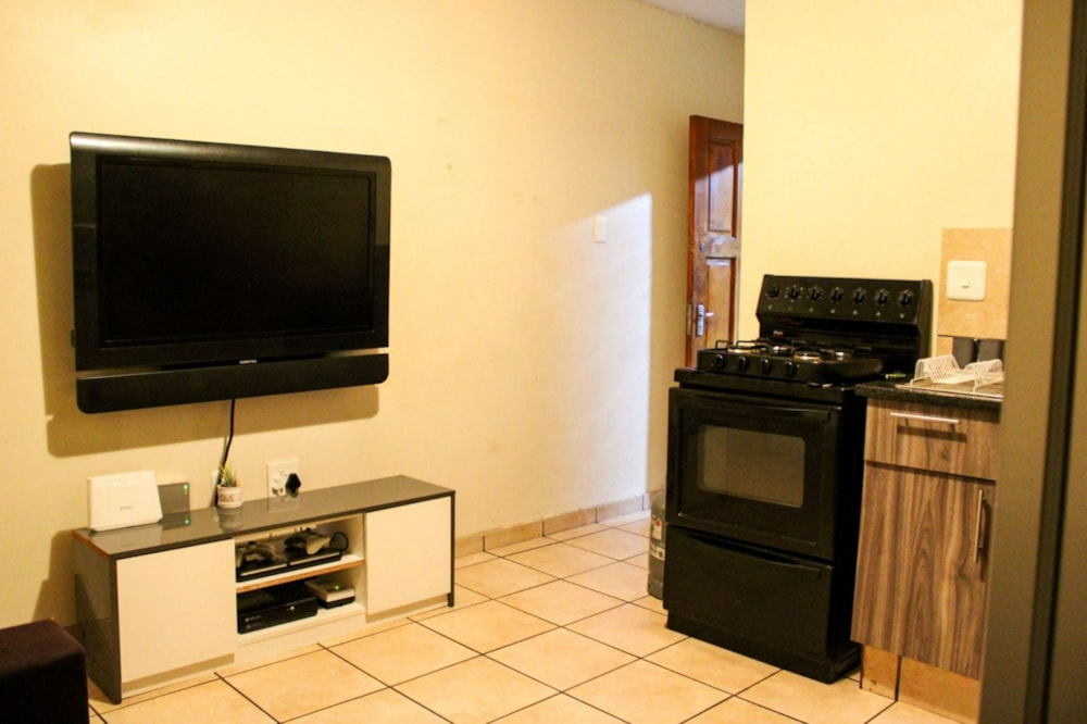 Bachelor apartment for sale in Comet - BOK1615158 Bachelor apartment for sale in Comet - BOK1615158