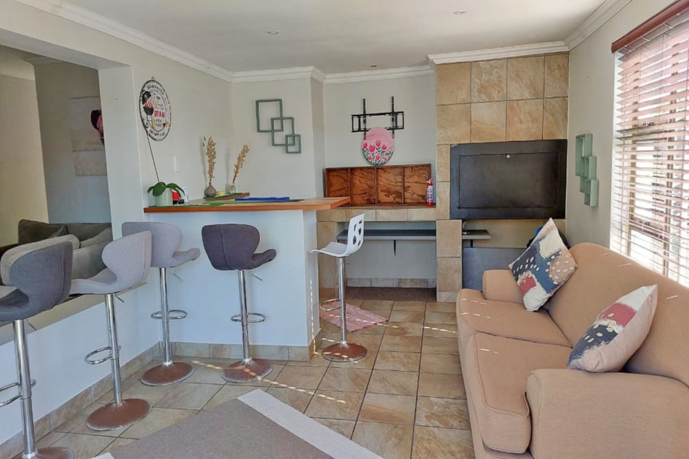Townhouse to rent in Summerstrand - 1PLZ1616905
