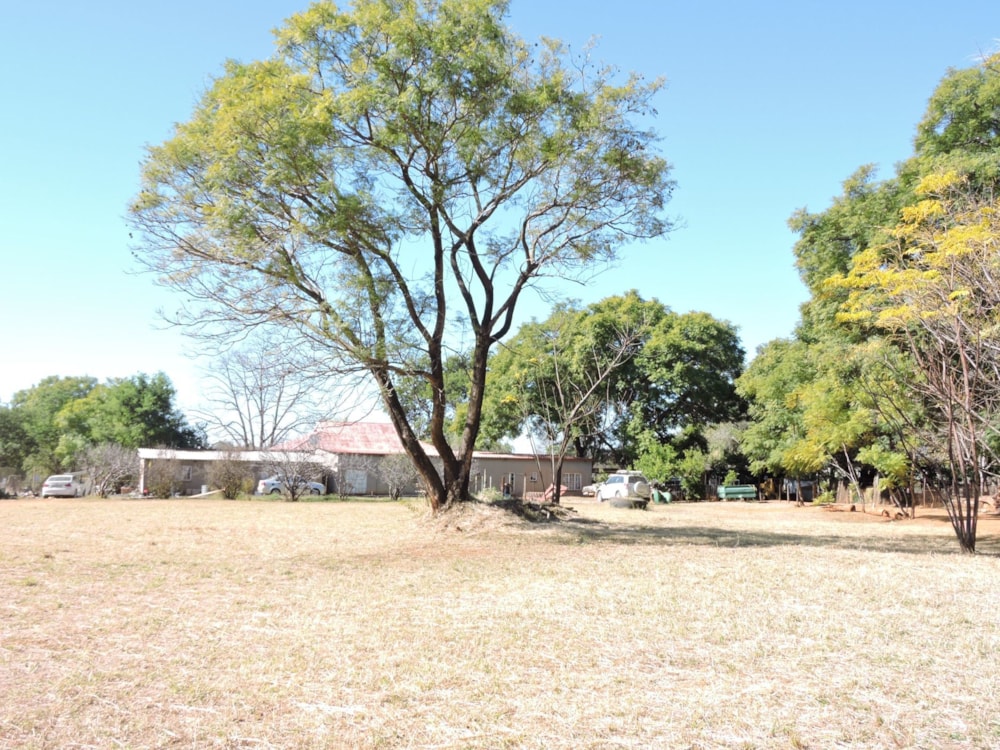 Smallholding for sale in Rustenburg - 1RU1618651