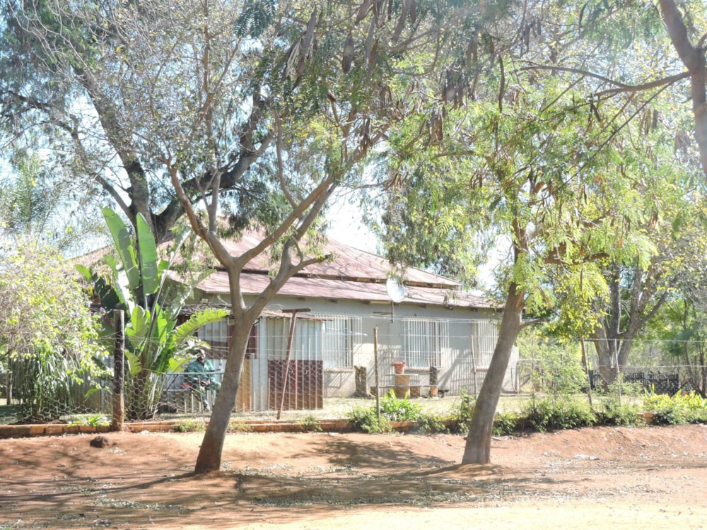 Smallholding for sale in Rustenburg - 1RU1618651