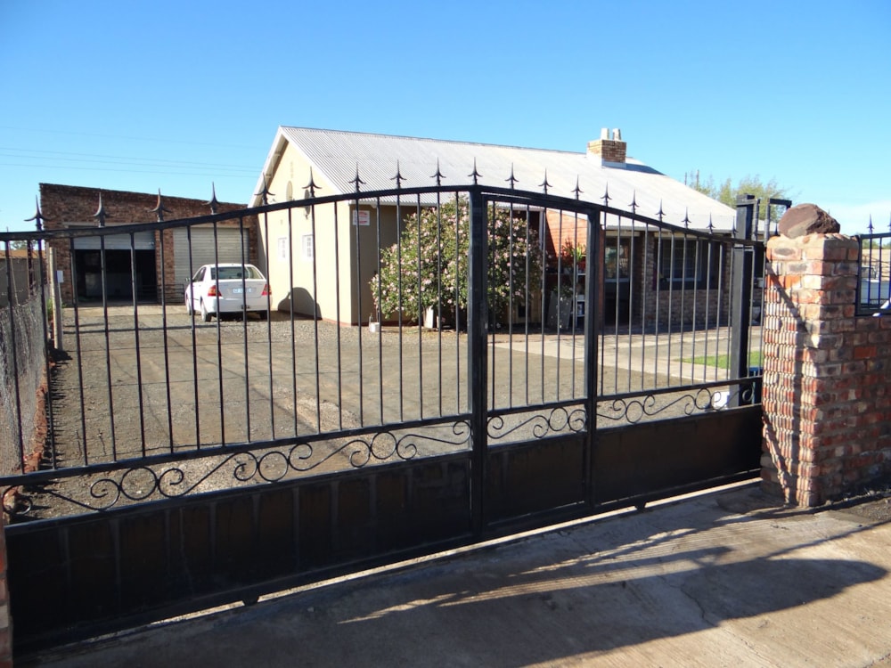 House for sale in Hillside, Beaufort West - 1KK1619571