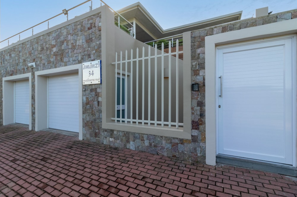 Beachfront villa to rent in Kenton on Sea - 1KO1739425