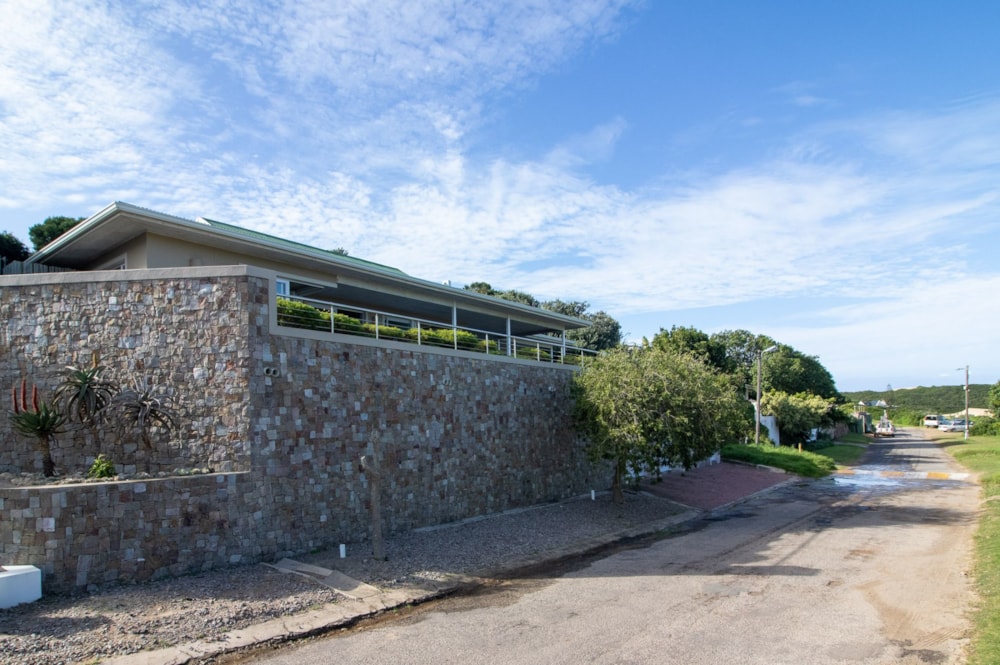Beachfront villa to rent in Kenton on Sea - 1KO1739425