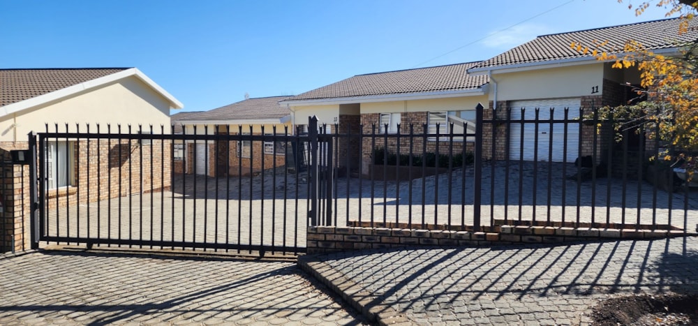 Townhouse sold in Cradock - 1KK1616375 Townhouse sold in Cradock - 1KK1616375