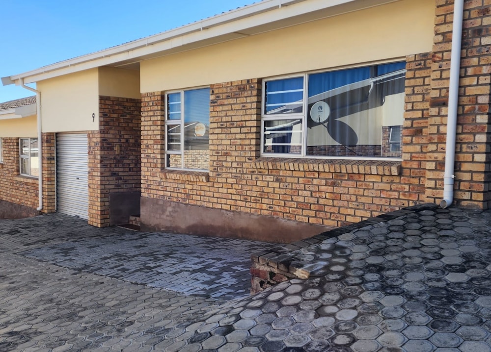 Townhouse sold in Cradock - 1KK1616375 Townhouse sold in Cradock - 1KK1616375