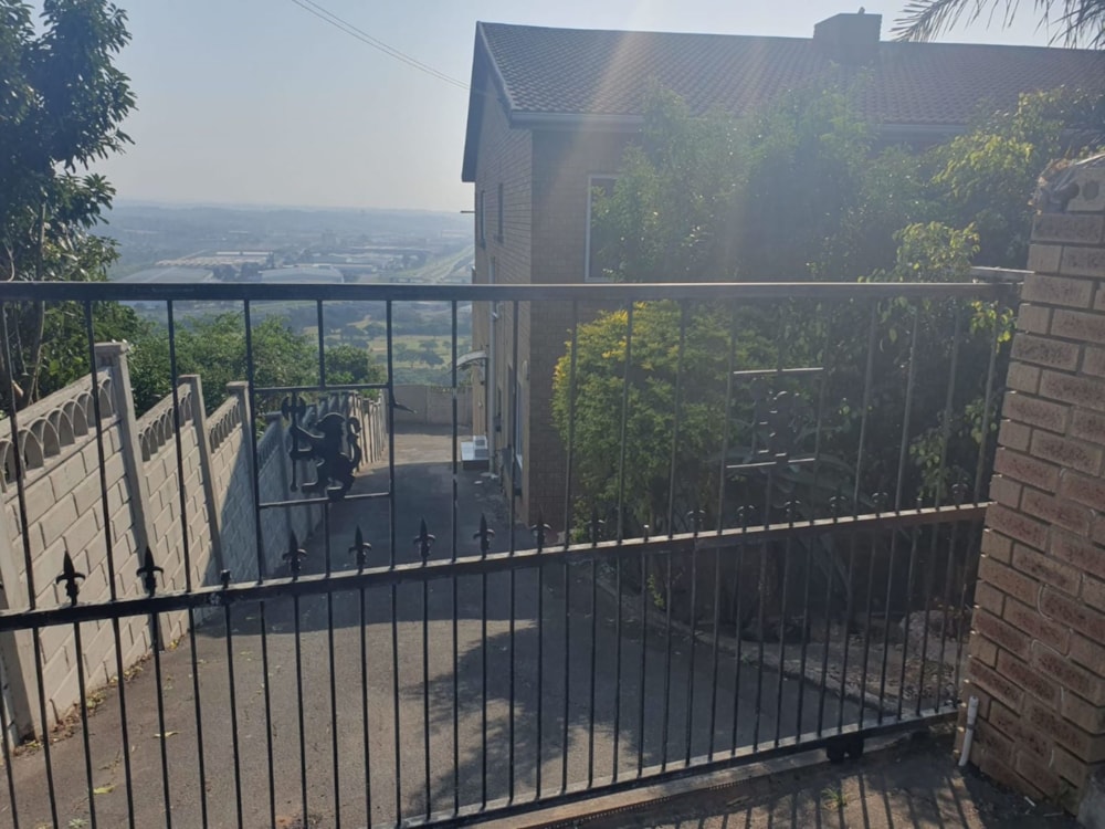 Townhouse to rent in Athlone Park - 1WB1726135