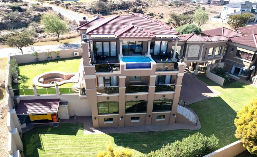 Security complex home for sale in Aquavista Mountain Estate - PRN1621623
