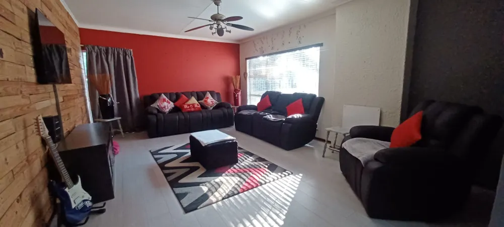 House for sale in Sunnyridge, Newcastle - 1NW1619542 House for sale in Sunnyridge, Newcastle - 1NW1619542