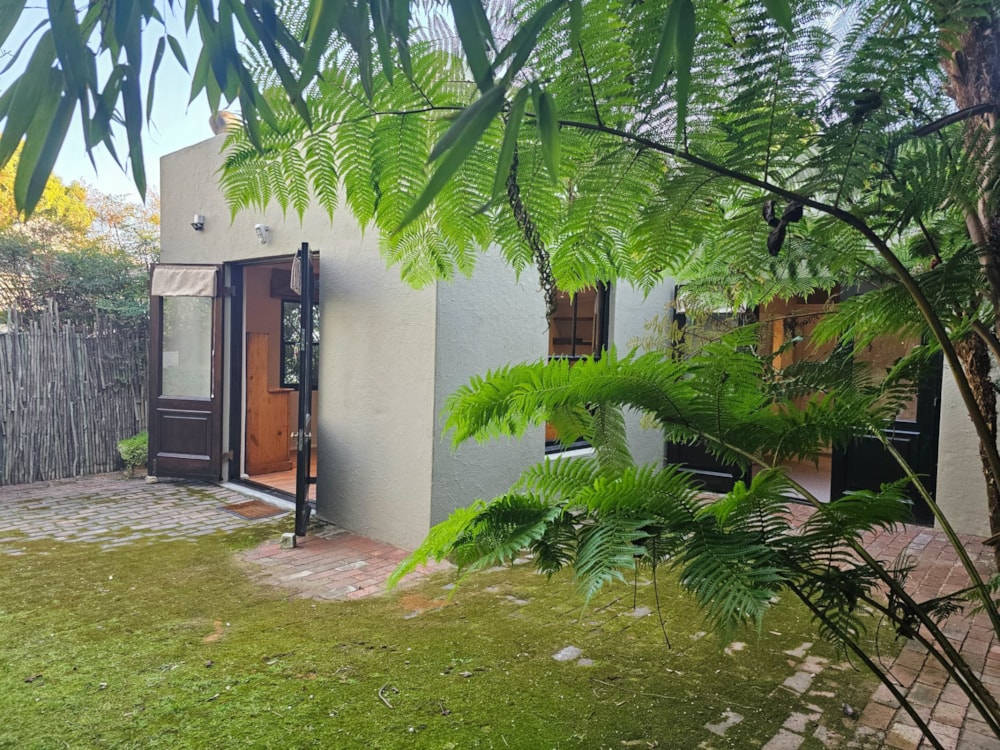 Cottage let in Parktown North - JBL1709883