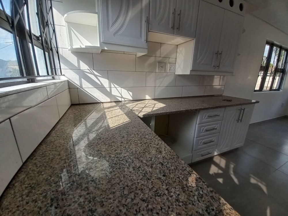 House for sale in Brackenham - 1RY1620417