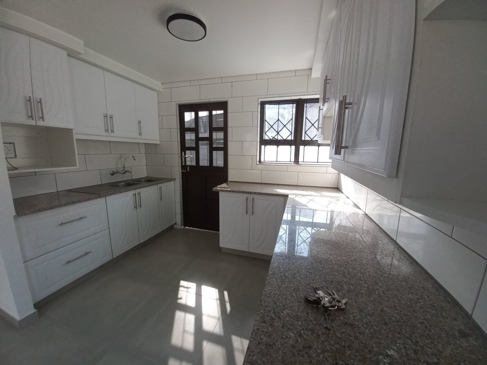 House for sale in Brackenham - 1RY1620417