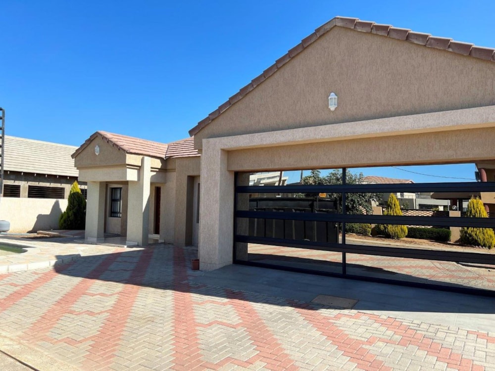 House to rent in Phakalane, Botswana - 3BO1737953