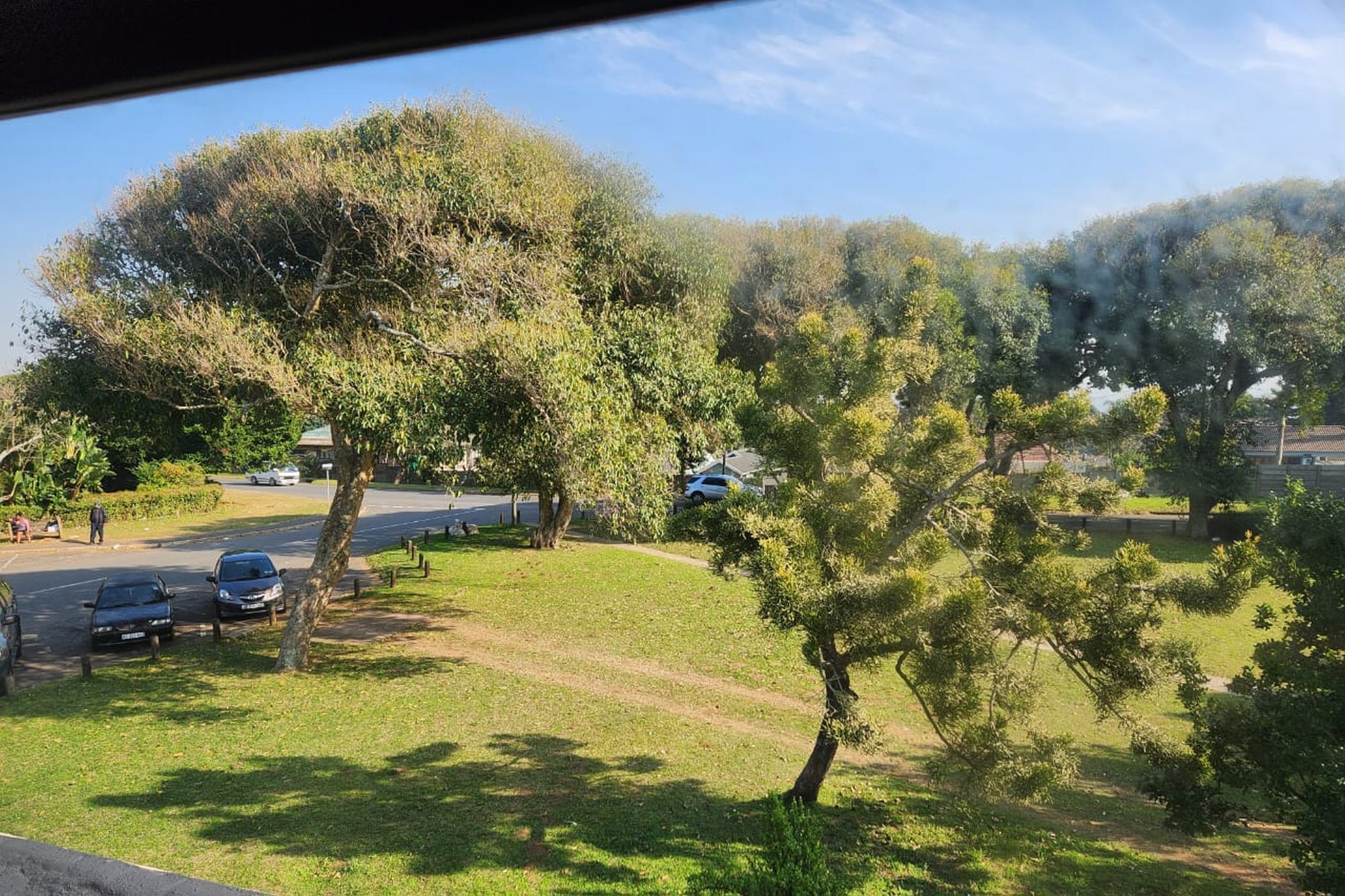 Bachelor apartment let in Athlone Park - 1WB1695897